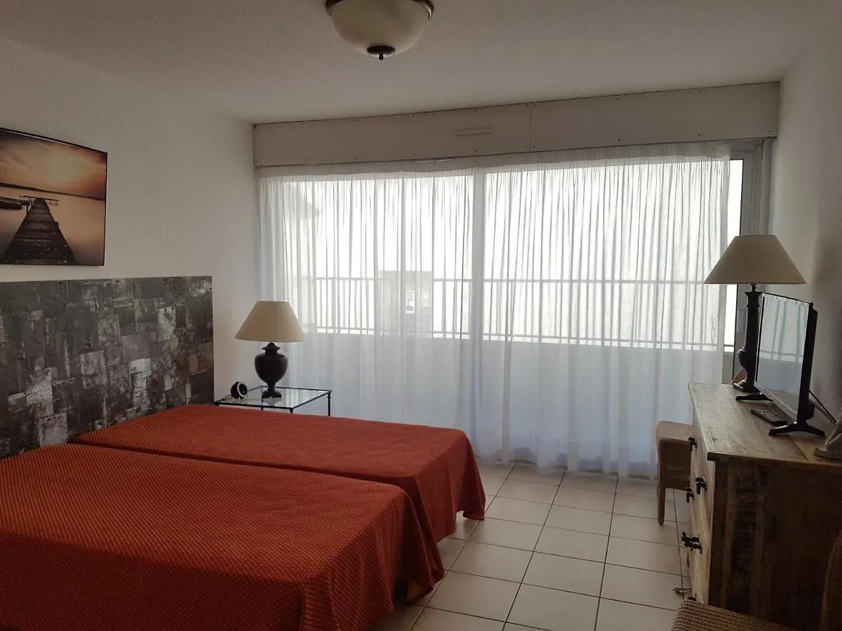 2 Pieces Avec Balcon Et Terrasse - Plage A 50M - Clim, Wifi, Parking - Fr-1-466A-17 Saint-Raphaël Francie