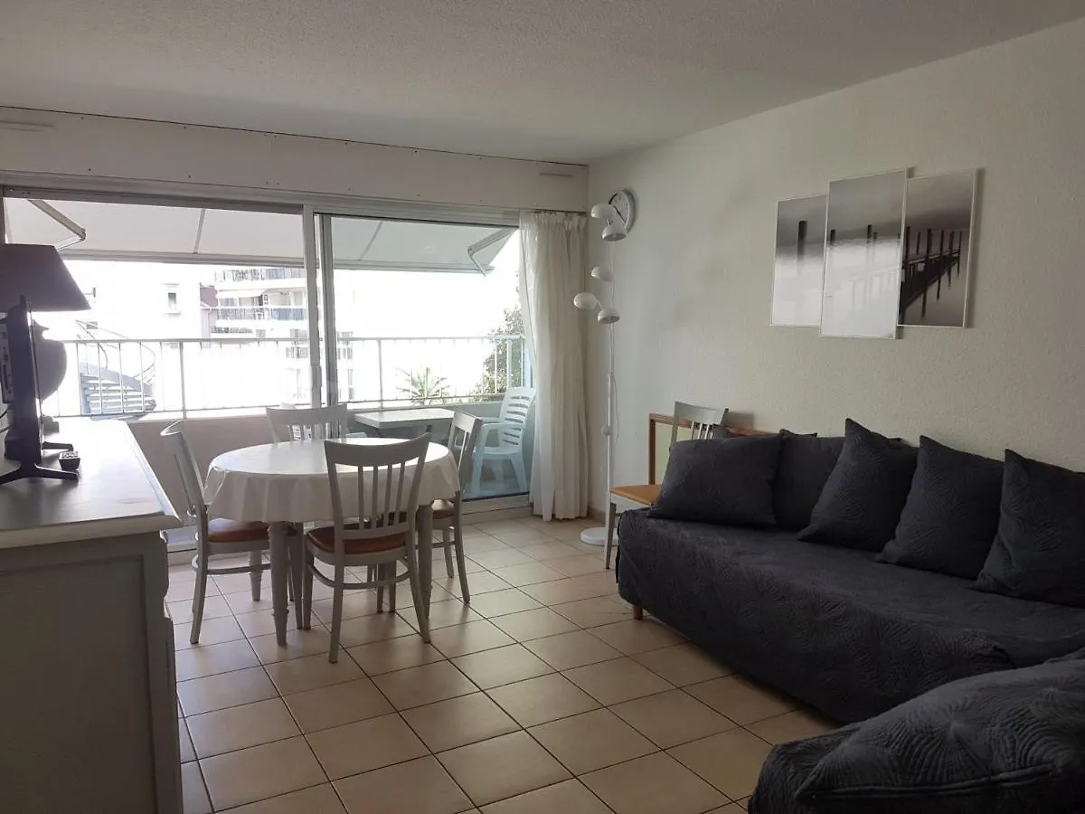 Apartment 2 Pieces Avec Balcon Et Terrasse - Plage A 50M - Clim, Wifi, Parking - Fr-1-466A-17 Saint-Raphael  France