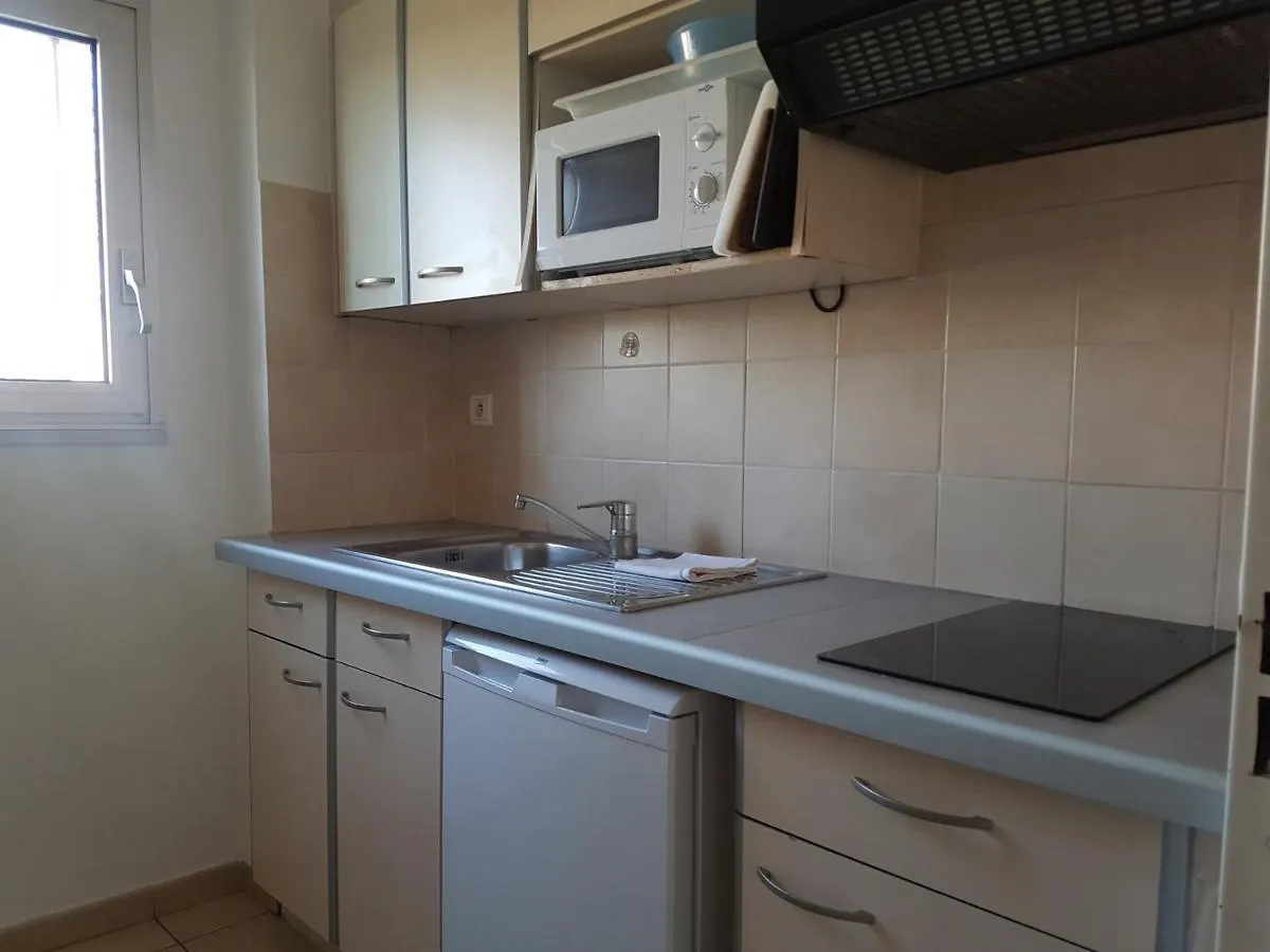 2 Pieces Avec Balcon Et Terrasse - Plage A 50M - Clim, Wifi, Parking - Fr-1-466A-17 Saint-Raphael  Saint-Raphael (Var)